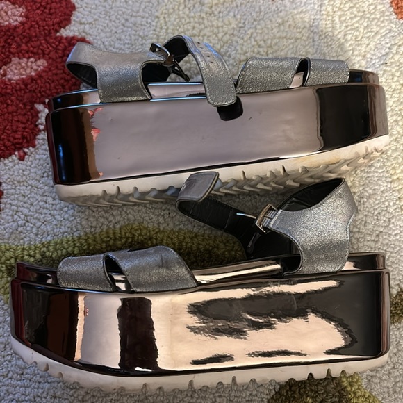 Silver Stuart Weitzman platform sandals - Picture 3 of 3